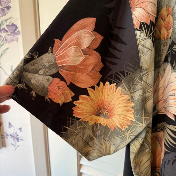 Tommy Bahama Men’s 100% Silk Hawaiian Shirt in Size XXL - Picture 2 of 8